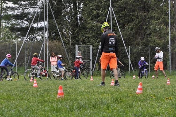 A scuola di mountain bike (foto: Play Full eventi)