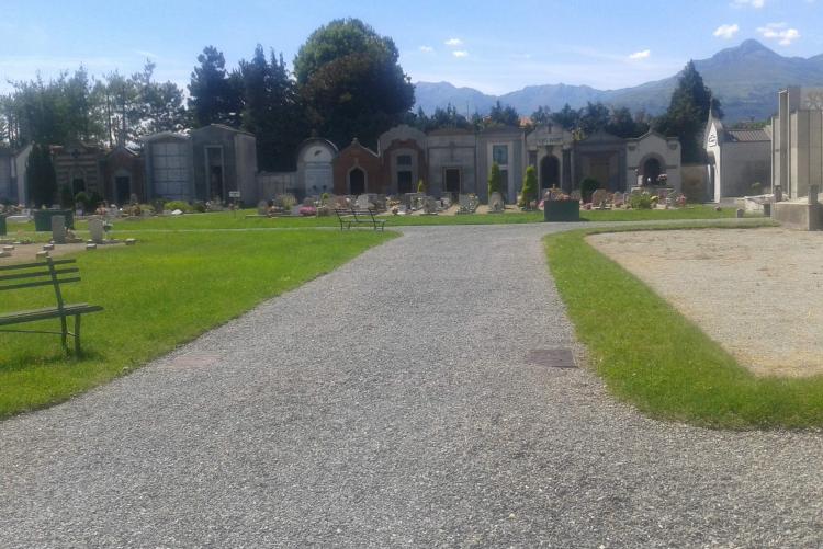 Il cimitero di Chiavazza dopo il taglio dell'erba