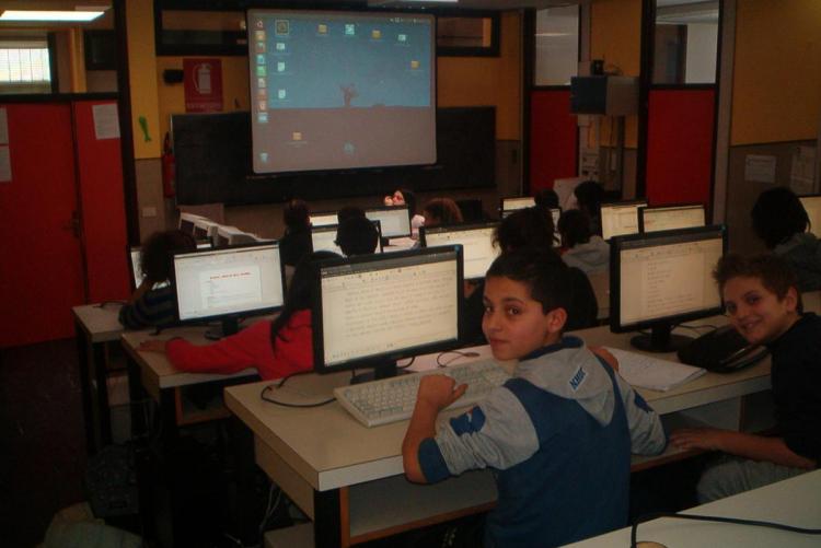 L'aula di informatica della scuola media Marconi (Foto: www.istitutocomprensivobiellatre.gov.it)