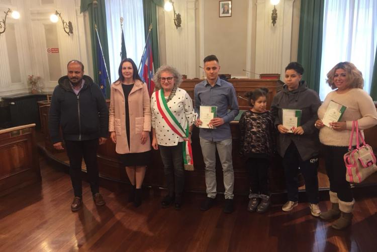 I nuovi cittadini italiani con l'assessore Fulvia Zago