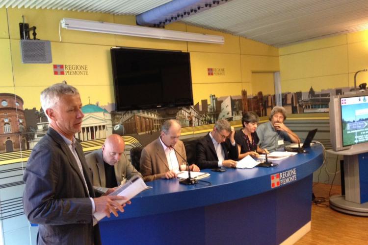 Stefano Mosca (in primo piano) e gli assessori Leone e Barresi alla conferenza stampa di presentazione del percorso cicloturistico