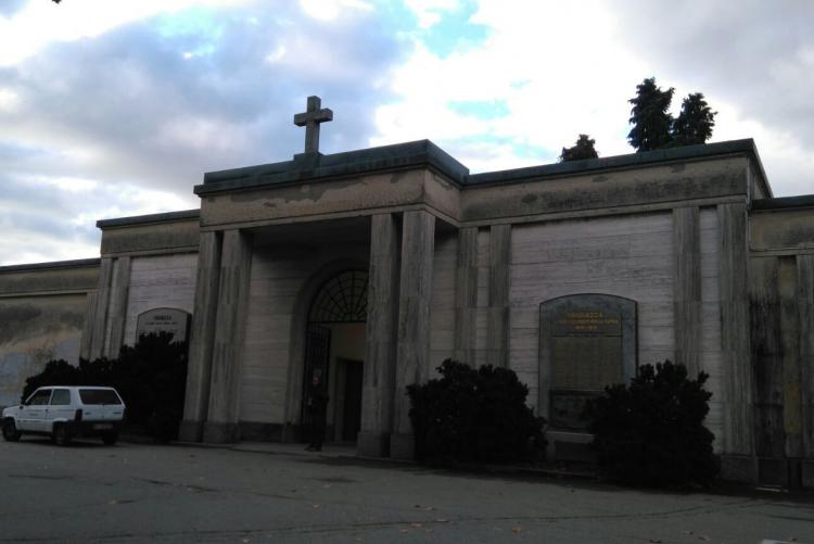 L'ingresso del cimitero di Chiavazza