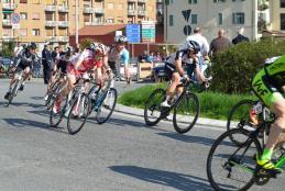 Corridori in gara in una passata edizione del Giro della Provincia di Biella