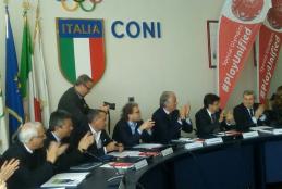 Il sindaco Cavicchioli durante la conferenza stampa alla sede Coni di Roma