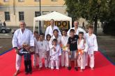 Alcuni atleti con i maestri del judo